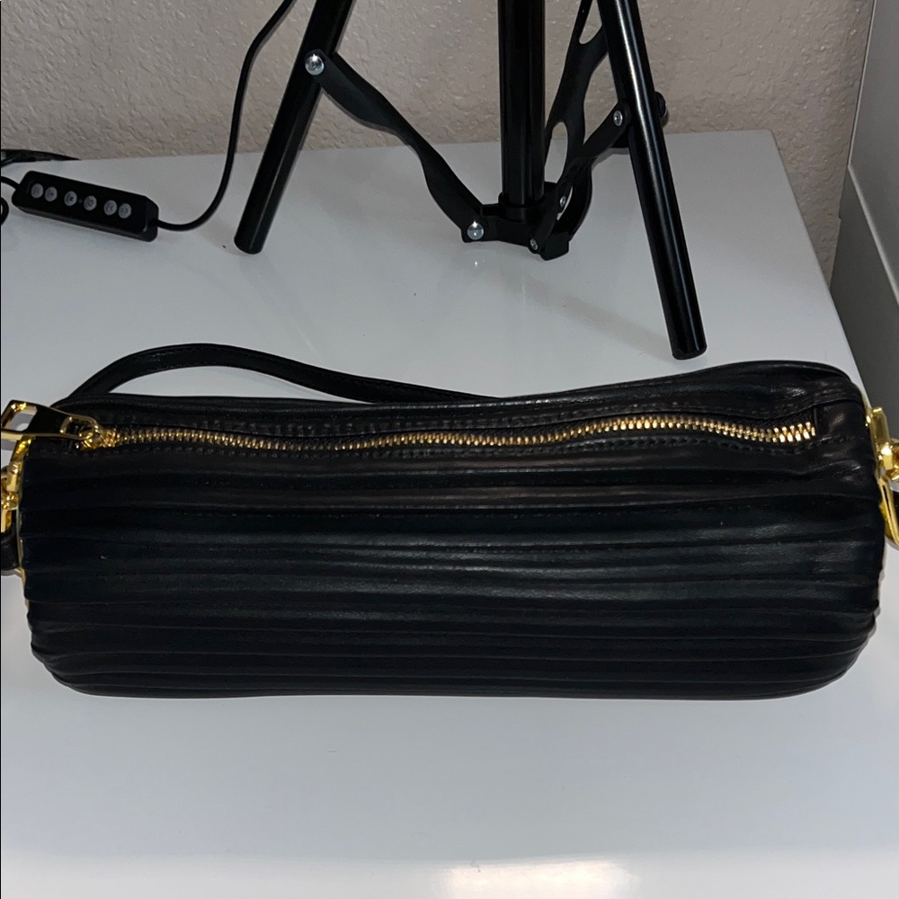 TOTEME Elegant Black Leather Clutch